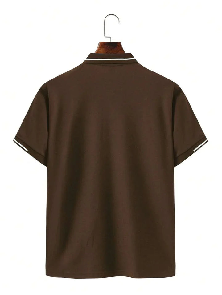 DELACROIX | DARIO POLO ÉLÉGANT POUR LES JOURNÉES D'ÉTÉ AU TRAVAIL